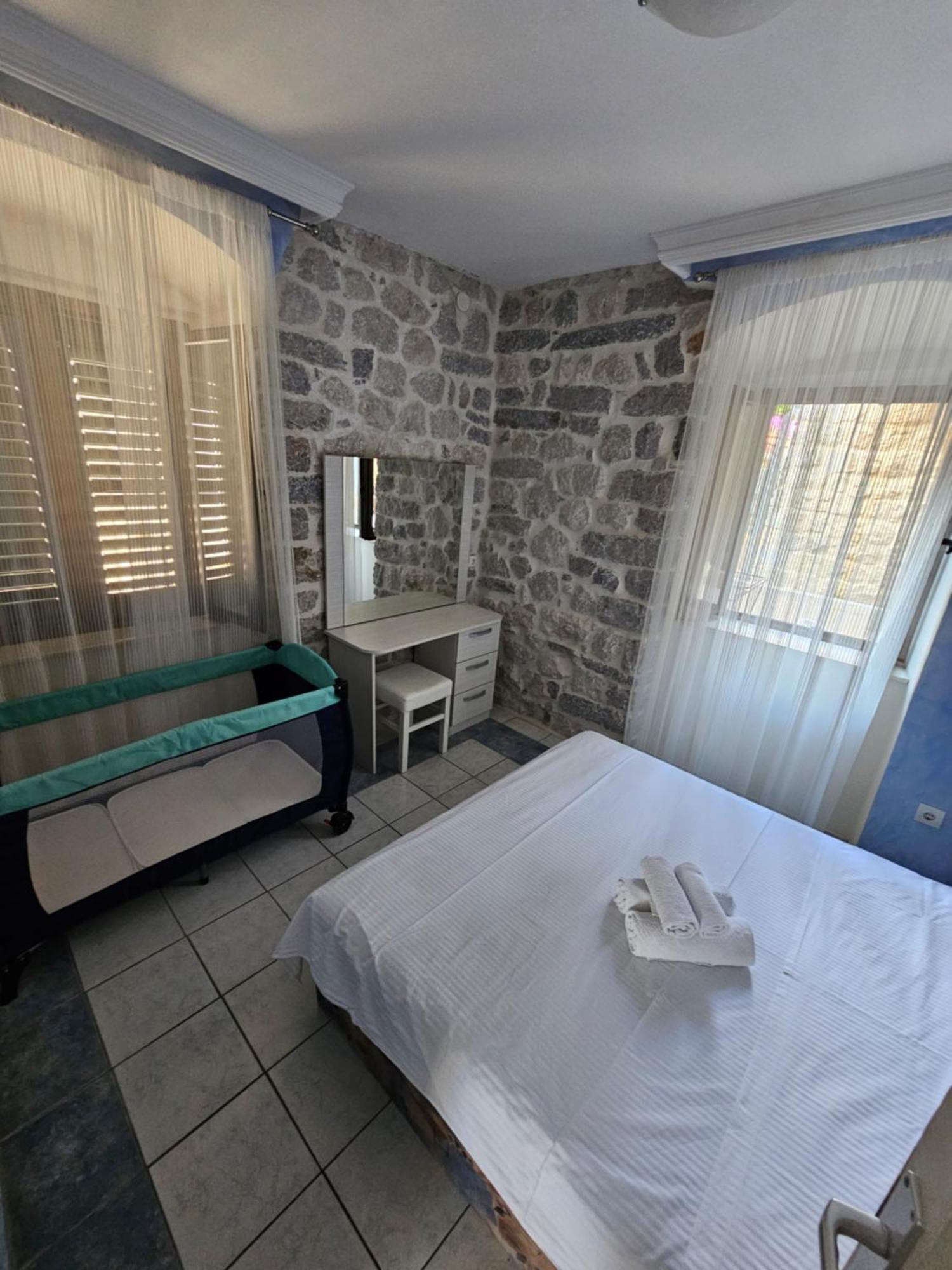 Lanterna Apartments Kotor Dış mekan fotoğraf